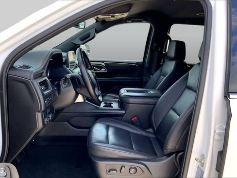Certified 2024 Chevrolet Suburban LT RWD image 8