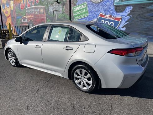 Used 2023 Toyota Corolla LE image 3