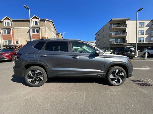 New 2025 Volkswagen Taos SE image 8