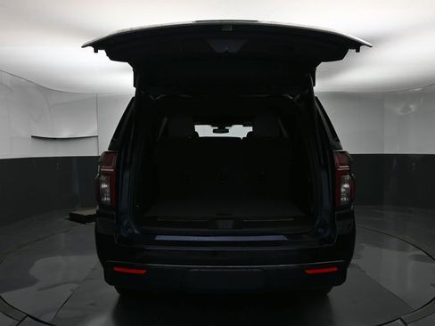 Used 2022 Chevrolet Suburban Z71 w/ Luxury Package image 11