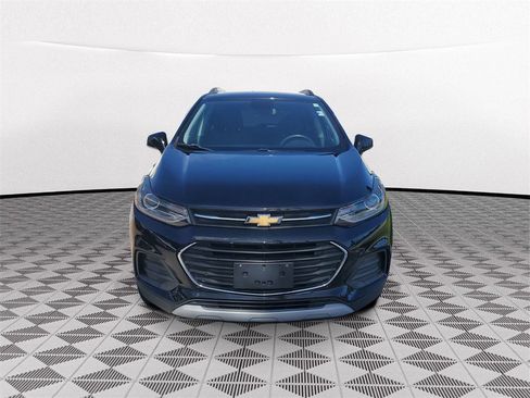 Used 2020 Chevrolet Trax LT w/ Driver Confidence Package image 2