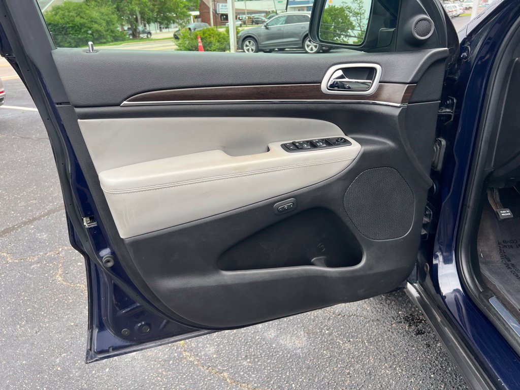 Used 2018 Jeep Grand Cherokee Limited AWD/4WD image 11