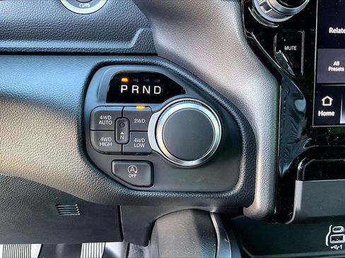 New 2026 RAM 1500 4x4 Crew Cab image 31