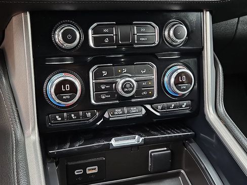 Used 2023 GMC Yukon Denali AWD/4WD image 28
