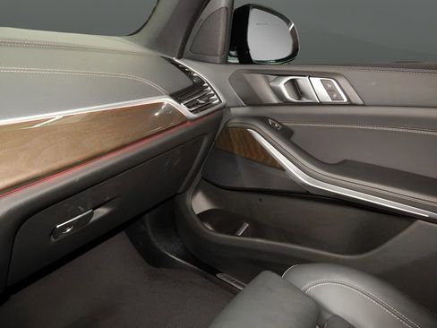 Used 2022 BMW X5 xDrive40i w/ M Sport Package image 28