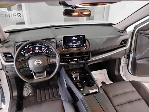 Used 2025 Nissan Rogue SV w/ SV Premium Package image 29