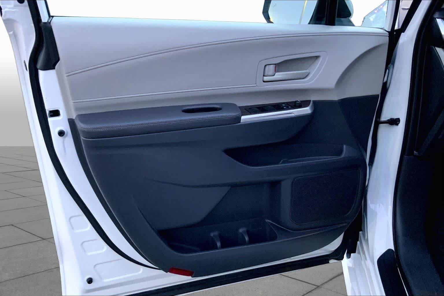 Used 2022 Toyota Sienna LE FWD image 19