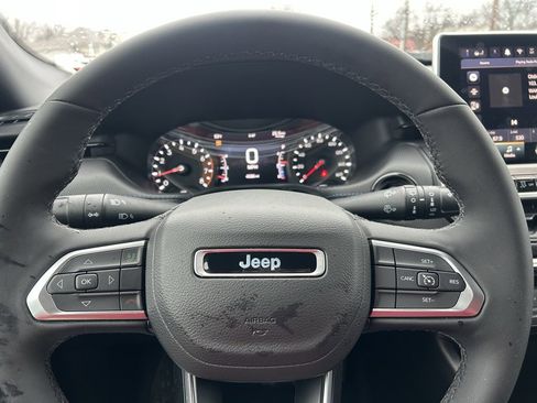 Used 2025 Jeep Compass Latitude w/ Altitude Special Edition image 16