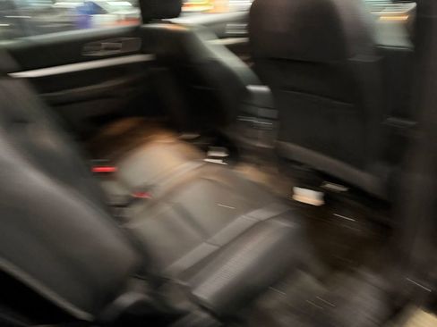 Used 2016 Ford Explorer XLT w/ Equipment Group 202A image 7