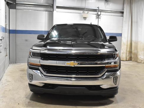 Used 2018 Chevrolet Silverado 1500 LT w/ All Star Edition image 29