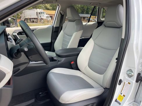 Used 2024 Toyota RAV4 Limited image 26