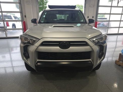 Used 2020 Toyota 4Runner Venture AWD/4WD image 4