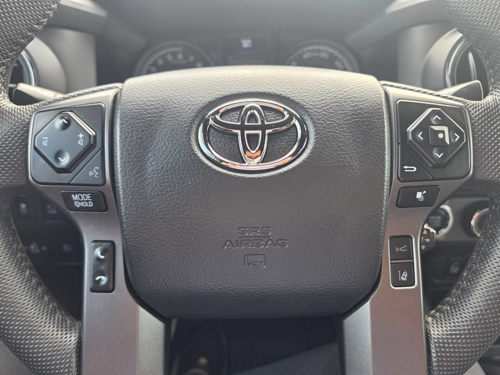 Used 2023 Toyota Tacoma TRD Off-Road w/ Advanced Technology Package AWD/4WD image 17