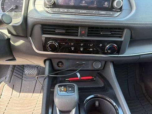 Used 2024 Nissan Rogue S FWD image 17