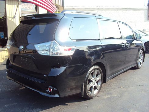 Used 2016 Toyota Sienna SE Premium FWD image 5