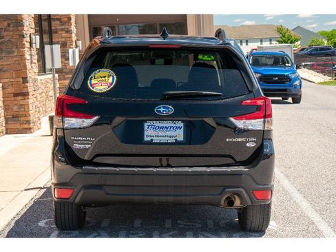 Used 2021 Subaru Forester Premium AWD/4WD image 4