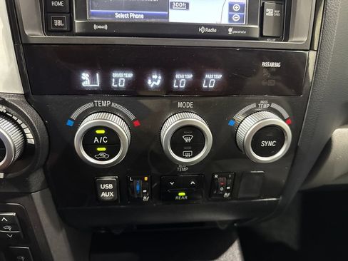 Used 2018 Toyota Sequoia Platinum AWD/4WD image 35