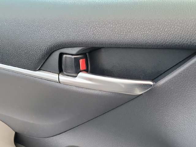 Used 2022 Toyota Camry LE FWD image 16