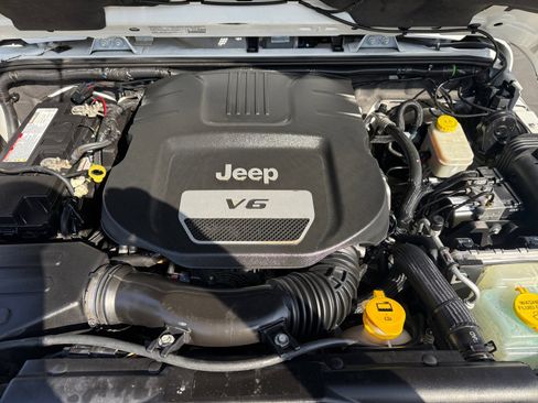 Used 2014 Jeep Wrangler Unlimited Sahara AWD/4WD image 20