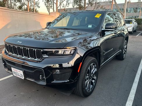 Used 2022 Jeep Grand Cherokee Overland w/ Luxury Tech Group IV image 2