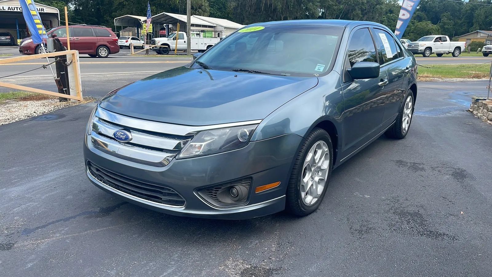 Used 2011 Ford Fusion SE FWD image 3