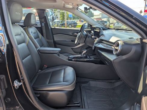 Used 2025 Chevrolet Trax ACTIV w/ Sunroof Package FWD image 12