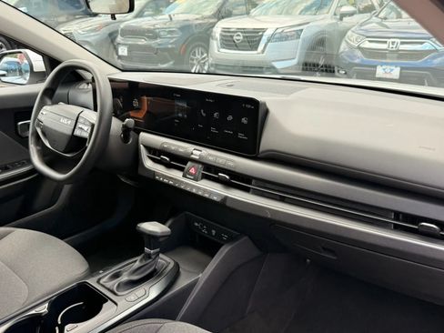 Used 2025 Kia K4 FWD image 16