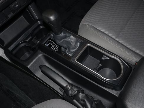 Used 2021 Toyota Tacoma SR AWD/4WD image 33