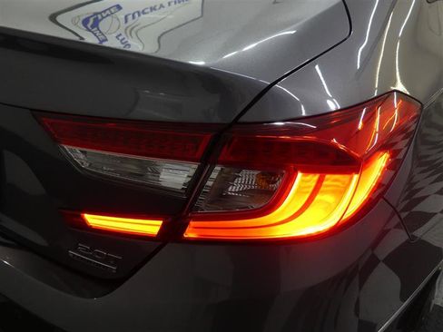 Used 2018 Honda Accord Touring image 16