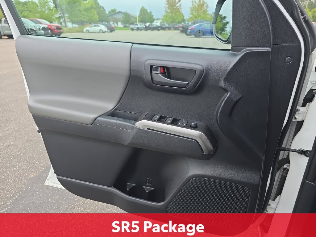 Certified 2021 Toyota Tacoma SR5 AWD/4WD image 31