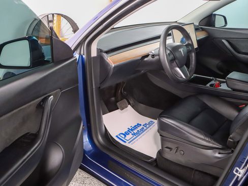 Used 2022 Tesla Model Y Long Range image 3