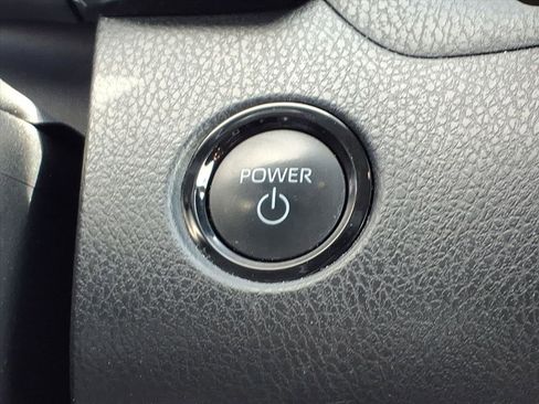 Used 2025 Toyota Camry LE image 19