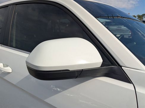 Used 2022 Volkswagen Atlas Cross Sport SE image 12