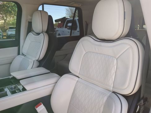 Used 2023 Lincoln Navigator L Black Label image 10
