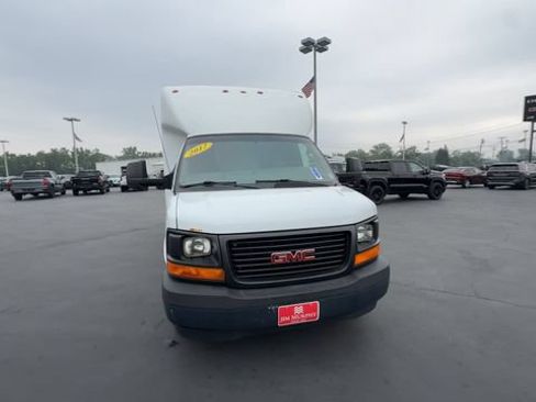 Used 2017 GMC Savana 3500 RWD image 3