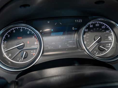 Used 2019 Toyota Camry XLE image 18