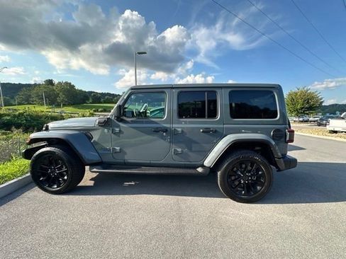 Used 2025 Jeep Wrangler Unlimited Sahara AWD/4WD image 29