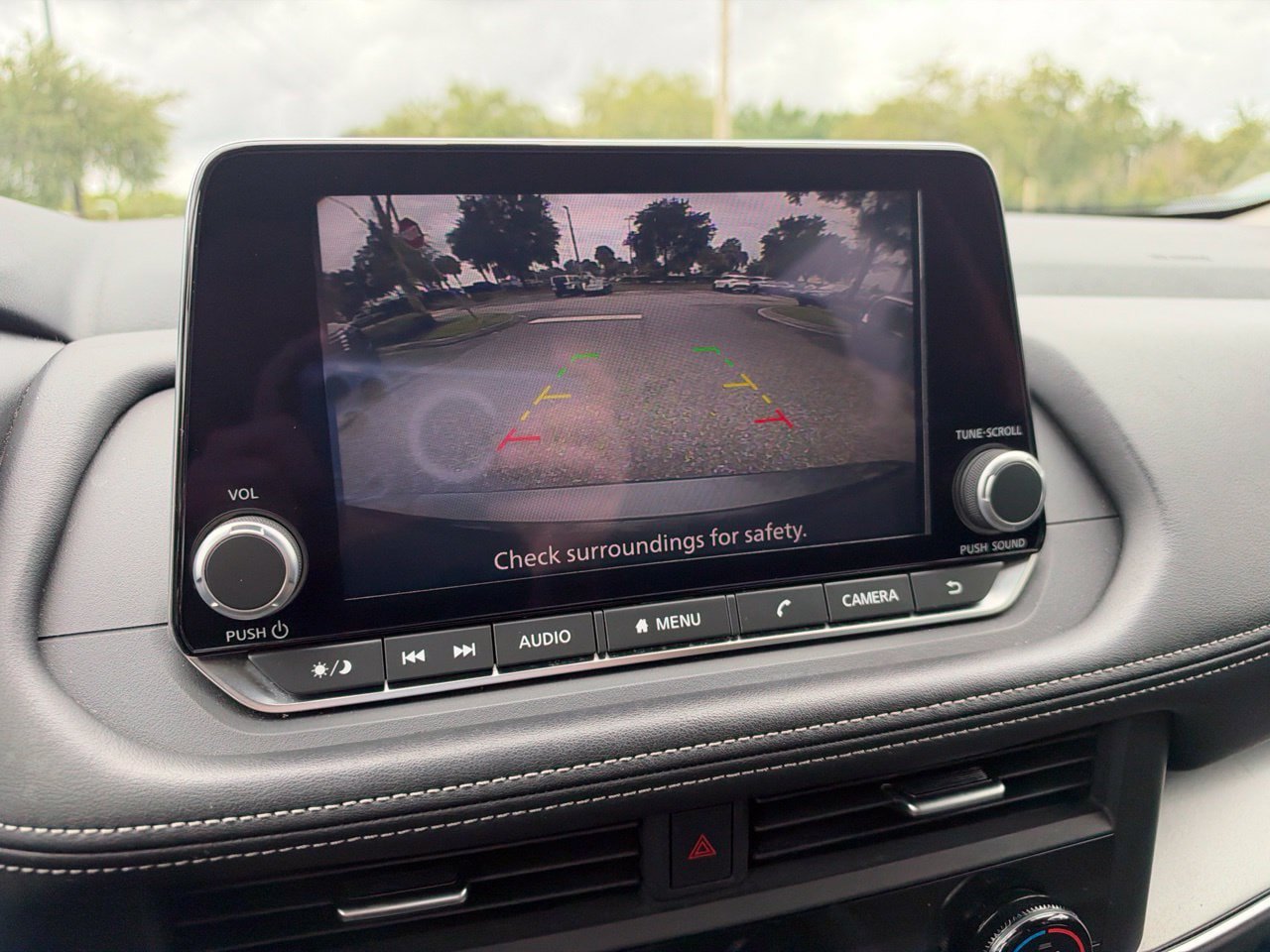 Used 2025 Nissan Rogue SV FWD image 11