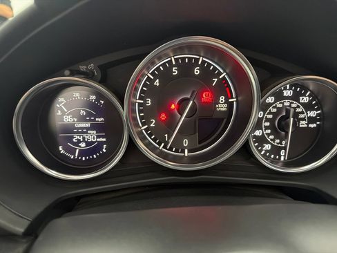 Used 2021 MAZDA MX-5 Miata Club RWD image 25