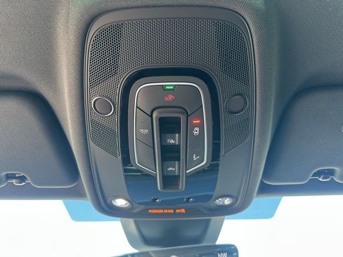 Used 2025 Audi Q8 Premium Plus image 16