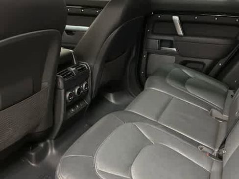Used 2024 Land Rover Defender 110 X-Dynamic SE AWD/4WD image 27