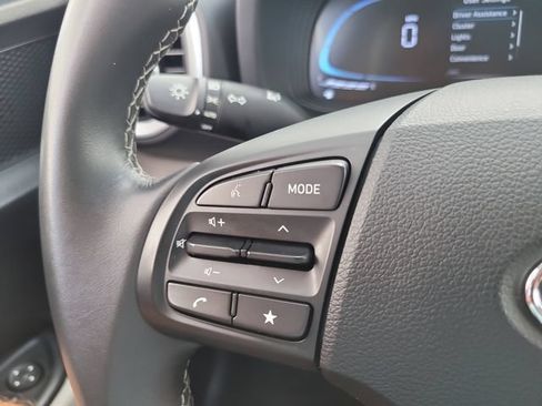 Used 2025 Hyundai Venue SEL FWD image 27