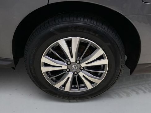 Used 2020 Nissan Pathfinder SL AWD/4WD image 17