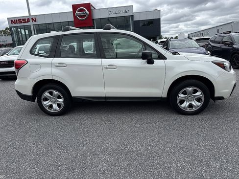 Used 2018 Subaru Forester 2.5i AWD/4WD image 2