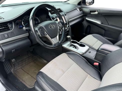 Used 2014 Toyota Camry SE FWD image 11
