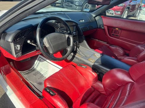 Used 1990 Chevrolet Corvette Convertible RWD image 25