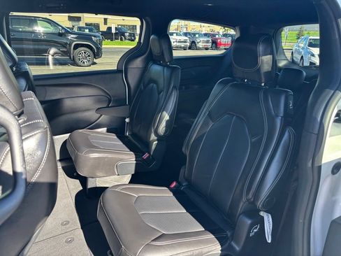 Used 2025 Chrysler Pacifica Select FWD image 27