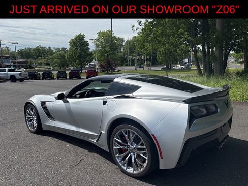 Used 2015 Chevrolet Corvette Z06 w/ 2LZ Preferred Equipment Group RWD image 3
