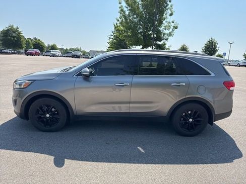 Used 2018 Kia Sorento FWD image 5