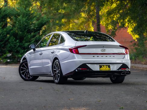 Used 2021 Hyundai Sonata Limited FWD image 3